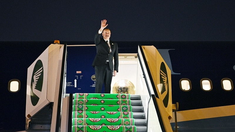 Azerbaijani president ends his visit to Turkmenistan