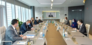 Azerbaijan’s Minister of Economy meets with Pakistani Defense Production Minister