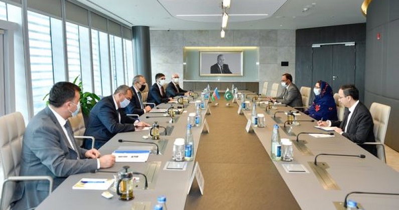 Azerbaijan’s Minister of Economy meets with Pakistani Defense Production Minister