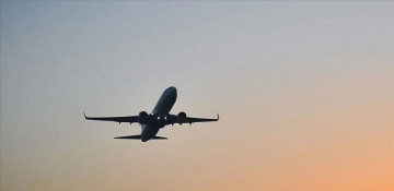 Omicron presents downside risk for global air traffic recovery, Fitch says