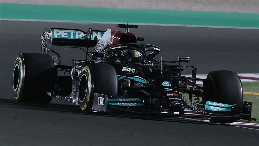 Hamilton wins thrilling Saudi Arabian Grand Prix