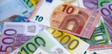 Euro banknotes set for redesign by 2024