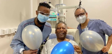 Pele returns to hospital after tumor removal