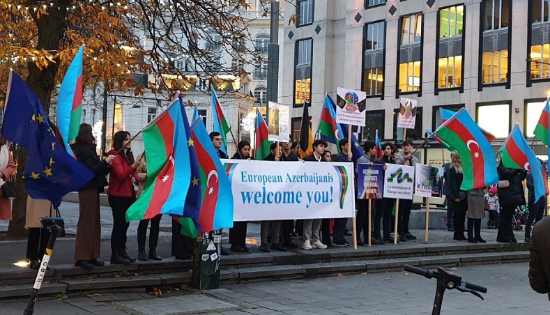 President Ilham Aliyev welcomed by patriotic Azerbaijanis in Brussels (PHOTO/VIDEO)