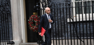 UK to remove all countries from COVID travel red list