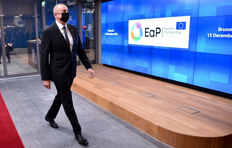 Azerbaijani president says 5-hour discussions with Armenian prime minister held in constructive atmosphere 