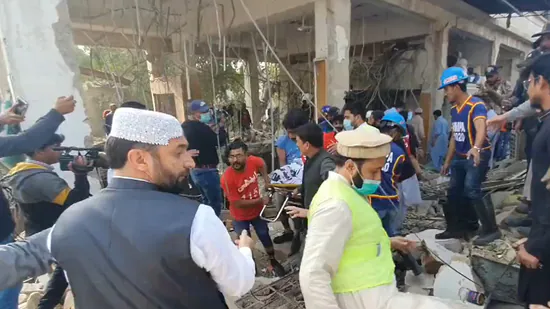 10 killed, 12 injured in explosion in Pakistan's Karachi