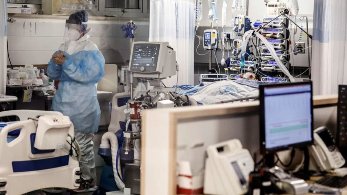 Israeli hospital reports first death of patient with Omicron variant