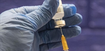 AstraZeneca, Oxford team up to develop omicron-targeted vaccine