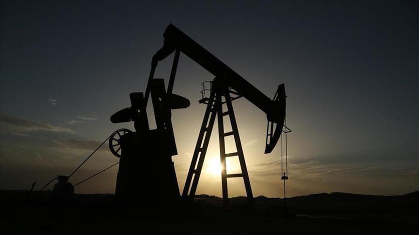 Oil prices keep climbing even as Omicron COVID-19 variant fans out