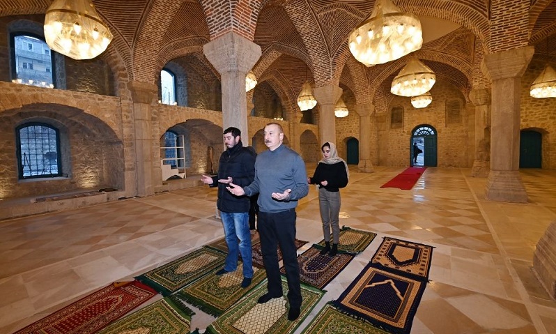 President Ilham Aliyev, First Lady Mehriban Aliyeva and their family members pray in Yukhari Govharagha mosque in Shusha (VIDEO)