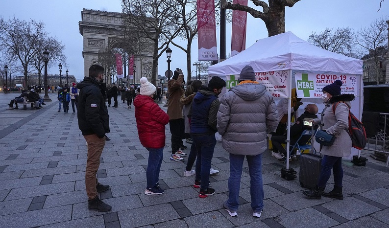 France reports 100,000 COVID-19 infections for first time