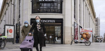 France sets new record for daily COVID cases