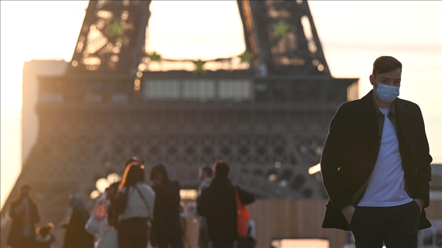 France sets new record in Europe with 300,000 new COVID-19 cases