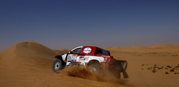 France weighs cancelling Dakar rally after suspected terror attack