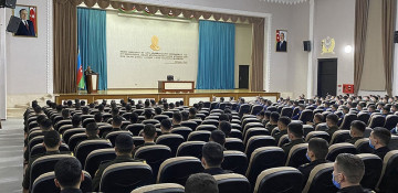 Azerbaijan’s defense minister meets with Military Academy personnel