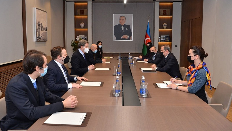 Azerbaijani FM receives delegation led by executive director of American Jewish Committee