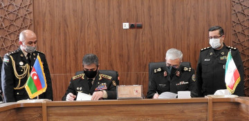 Azerbaijani Defense Minister meets Chief of General Staff of Armed Forces of Iran (PHOTO)