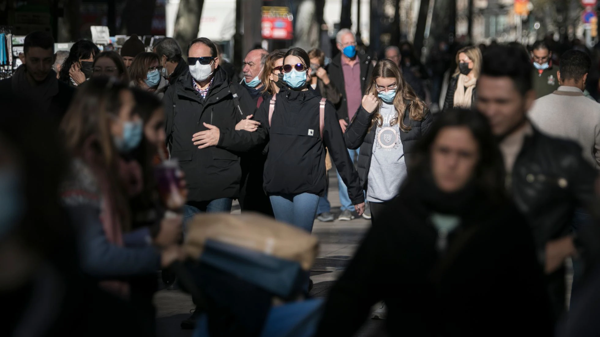 Spain to revoke outdoor facemask mandate