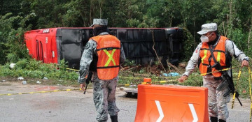 8 dead after bus overturns on highway in Mexico