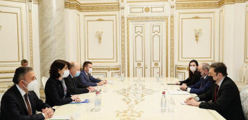Azerbaijani MPs meet Armenian PM