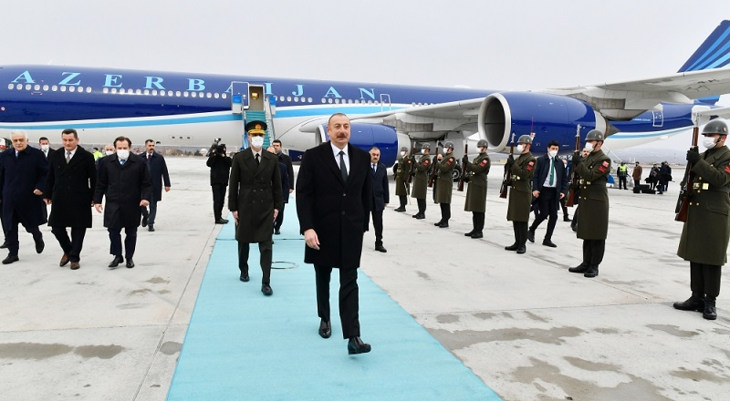 Azerbaijani president arrives in Turkiye for working visit