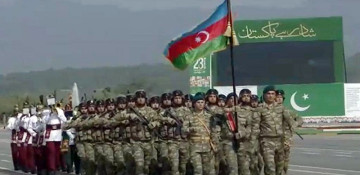 Azerbaijani servicemen take part in military parade on Pakistan Day (PHOTO)