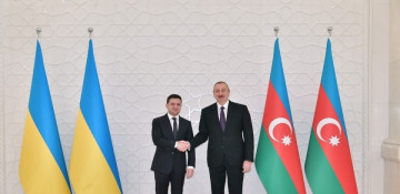Zelenskyy briefs Azerbaijani President about situation in Ukraine