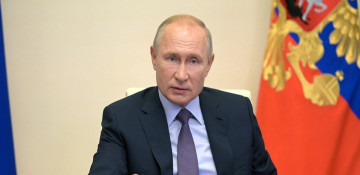 Putin signed a decree on monthly payments to families with children aged 8 to 17