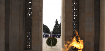 Kyrgyz President Sadyr Japarov pays respect to Azerbaijani martyrs