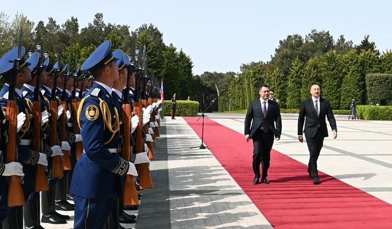 Official welcome ceremony held for Kyrgyz president in Azerbaijan