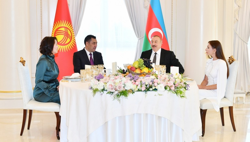 Official dinner hosted on behalf of Azerbaijani president and his wife for Kyrgyz leader and his wife