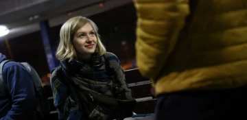 Ukrainians return home from Poland for special Easter