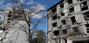 Ukraine warns talks with Russia may collapse as battles rage in east