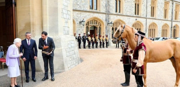 Karabakh horse presented to Queen Elizabeth II as gift from President Ilham Aliyev (VIDEO)