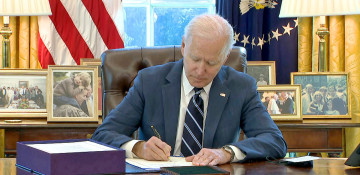 Biden signs $40bn aid bill for Ukraine's war effort