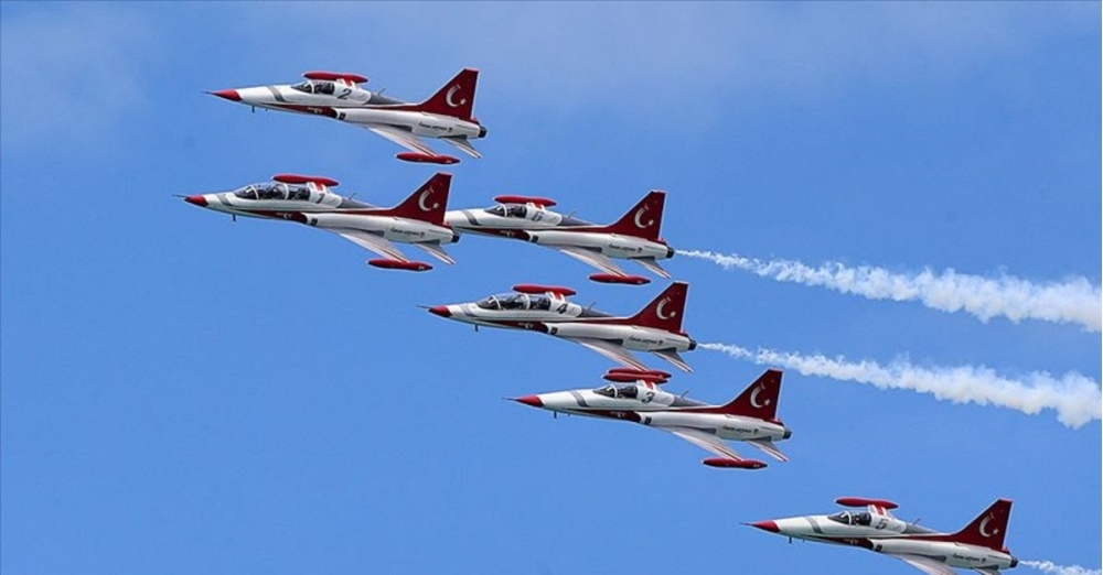 Turkish fighter jets perform training flights over Baku in preparation for TEKNOFEST Azerbaijan (VIDEO)
