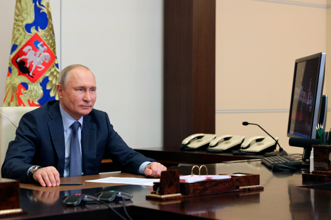 Russian president discusses security and foreign policy issues with Security Council