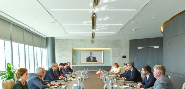 Azerbaijan, Romania discuss expansion of economic relations
