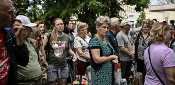 Hundreds fleeing Sloviansk daily and evacuations