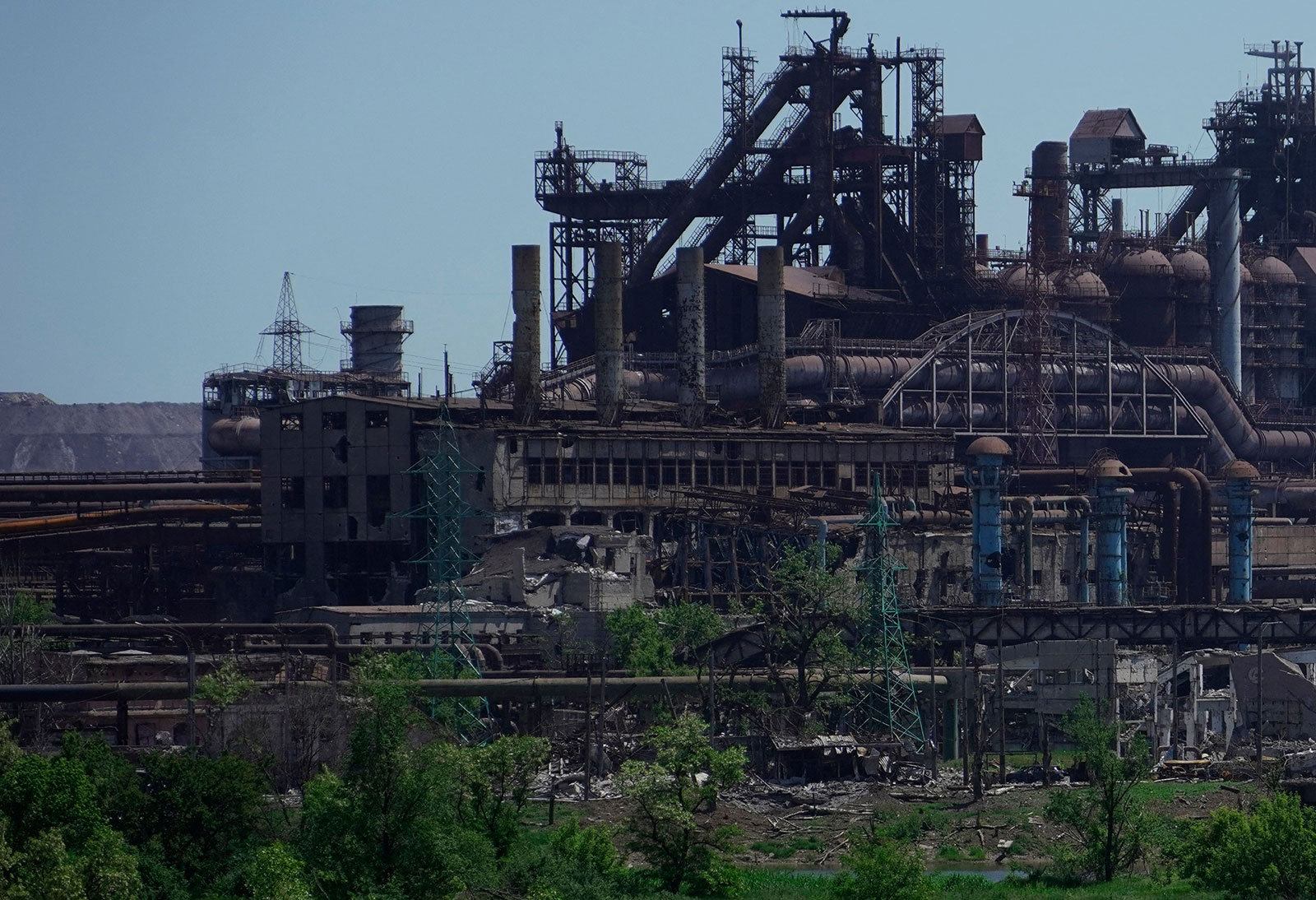 Zelensky: More than 2,500 prisoners from Mariupol's Azovstal plant may be held in Donetsk and Luhansk regions
