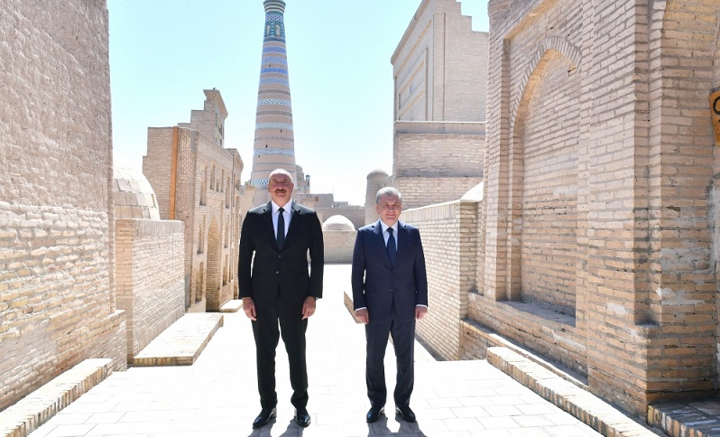 President Ilham Aliyev views Ichan-Kala Historical Architectural State Museum