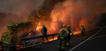 Wildfires rage as heatwave moves across Europe