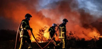 Czech and German firefighters battle blaze in national park