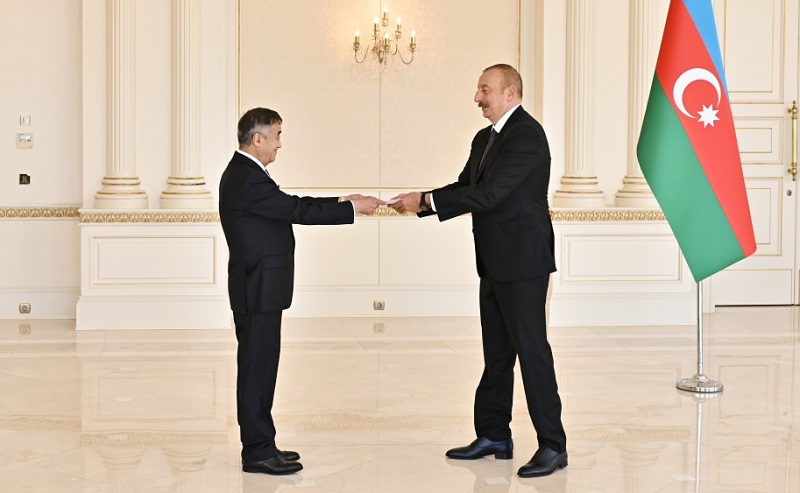 President Ilham Aliyev receives credentials of incoming ambassadors of several countries (PHOTO)