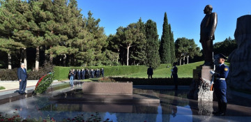 Kazakh President Tokayev pays tribute to national leader Heydar Aliyev