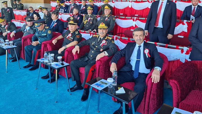 Azerbaijani defense minister attends graduation ceremony of Turkish Military Academy of Land Forces