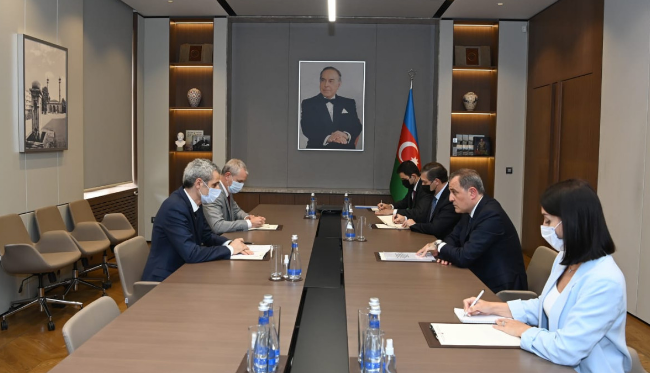 Azerbaijani FM met with French ambassador