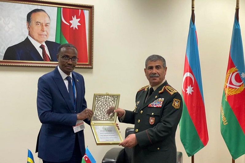 Azerbaijani defense minister meets with Rwandan counterpart