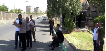 Relatives of Armenian servicemen hold protest rally in front of Armenian MoD